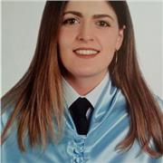 Profesora recientemente graduada ofrece clases de apoyo a nivel de Primaria